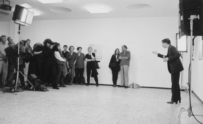 Andrea Fraser, Kunst Muss Hängen, Performance, Galerie Christian Nagel, Cologne 2001. Photo: Simon Vogel.