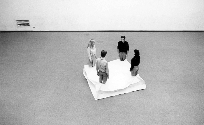 Franz Erhard Walther, Sockel, vier Bereiche (Keeping the Canvas Square in Shape), number 49 and Connection (Head), number 31, from 1. Werksatz, 1967. Photo by Timm Rautert. Courtesy of Peter Freeman, New York.