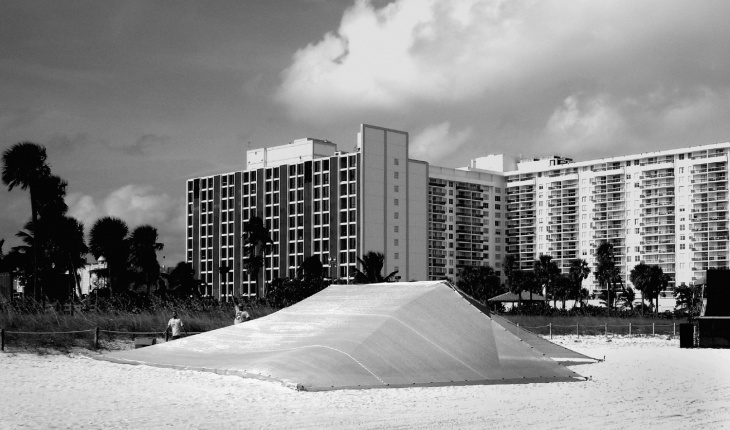 François Perrin,  Air Hotel.